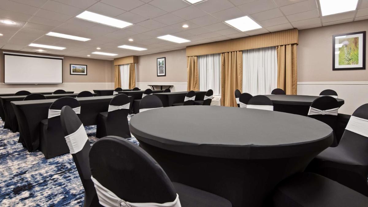 Best Western Plus Kansas City Airport - KCI East - Housity