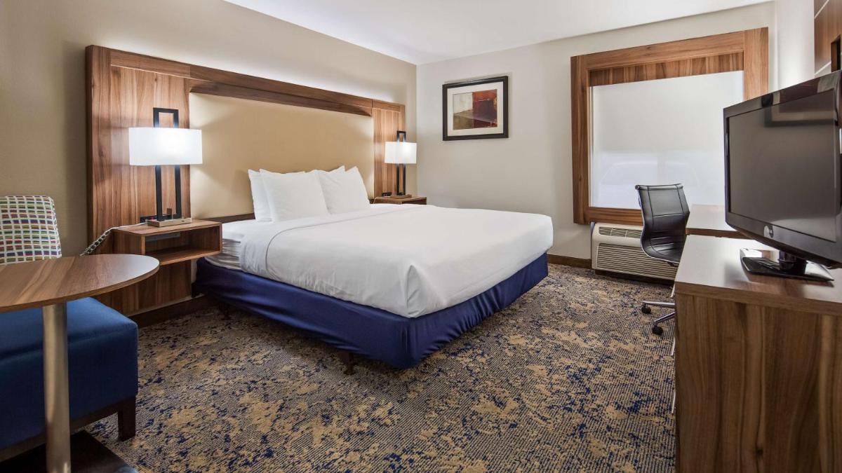Best Western Plus Kansas City Airport - KCI East - Housity