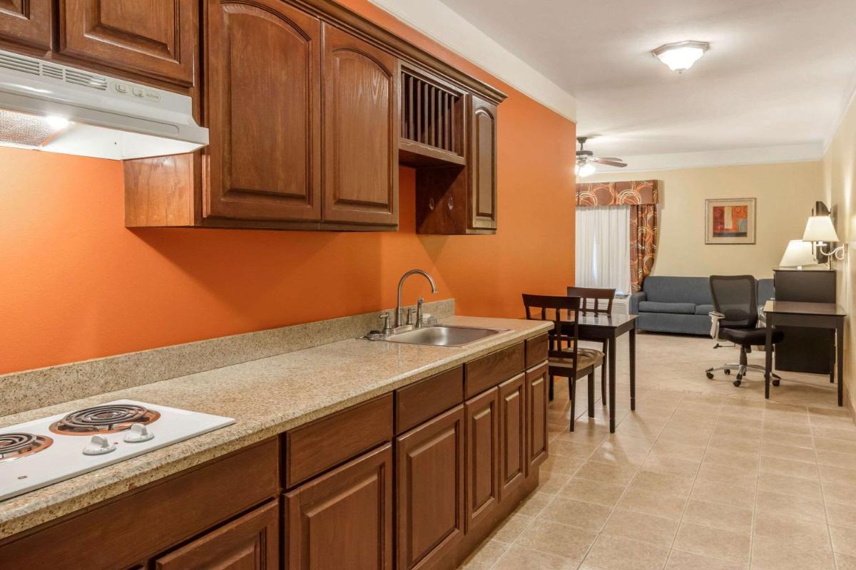 Quality Inn & Suites at The Outlets Mercedes-Weslaco - Housity