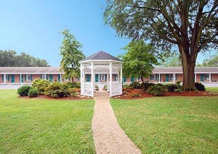 Ambassador Inn - Housity