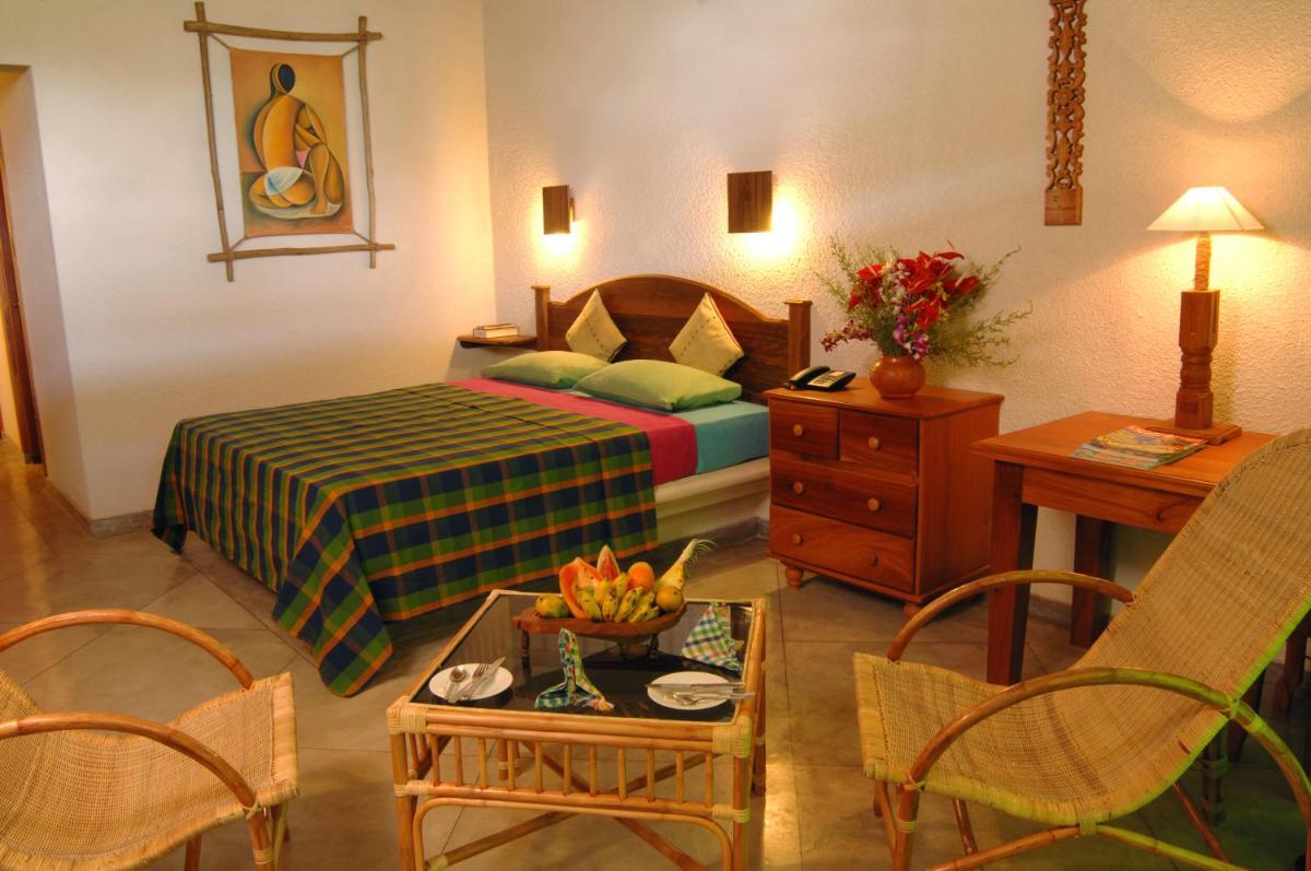 Wunderbar Beach Hotel - Housity