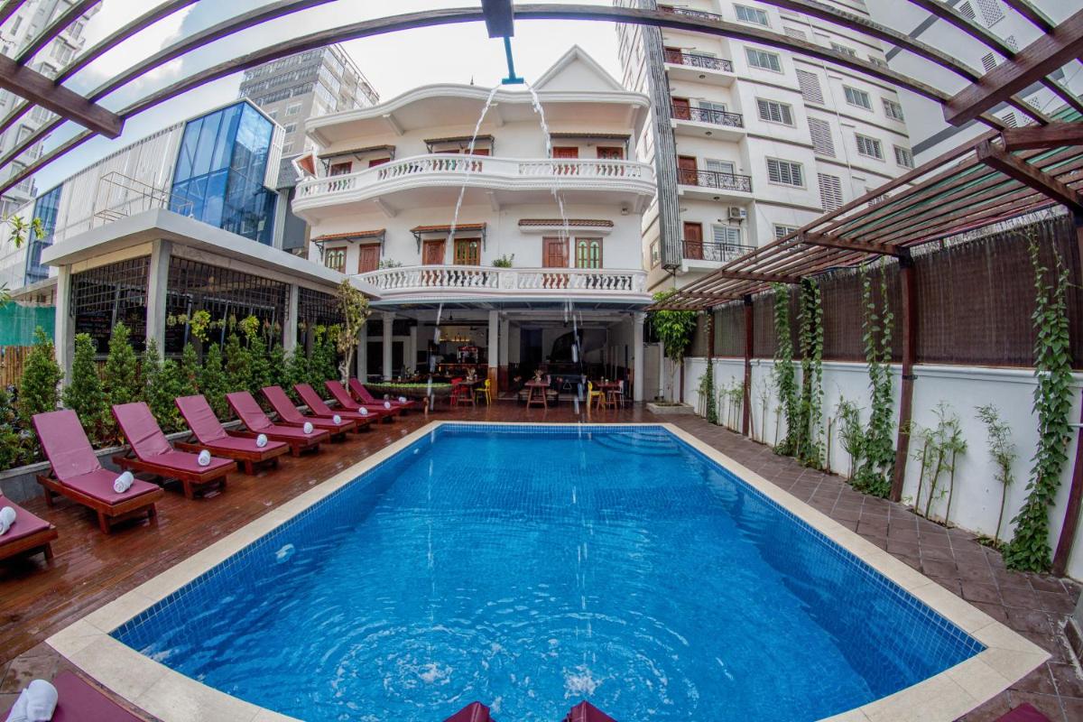 Poolside Villa - Housity