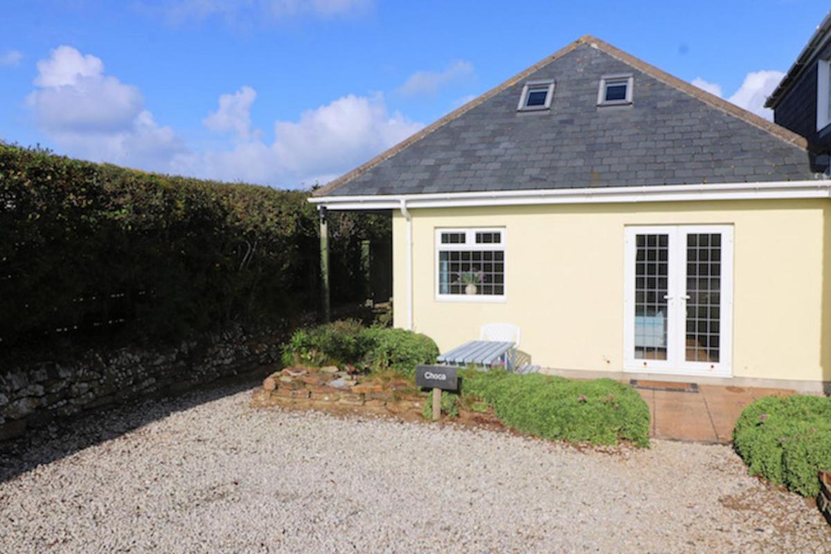 BY THE BEACH Harlyn Bay - Housity
