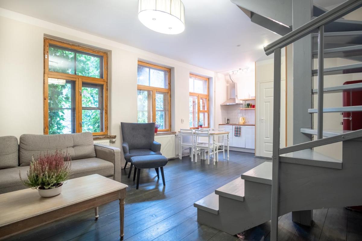 Suitetrails - Dream Stay - Bright 2-Bedroom 2-Floor Old Town Apartment