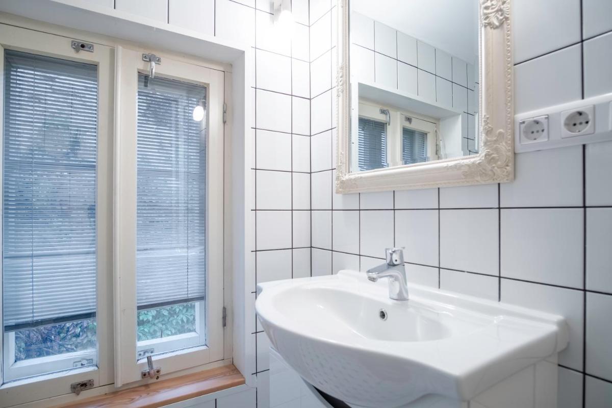Suitetrails - Dream Stay - Bright 2-Bedroom 2-Floor Old Town Apartment