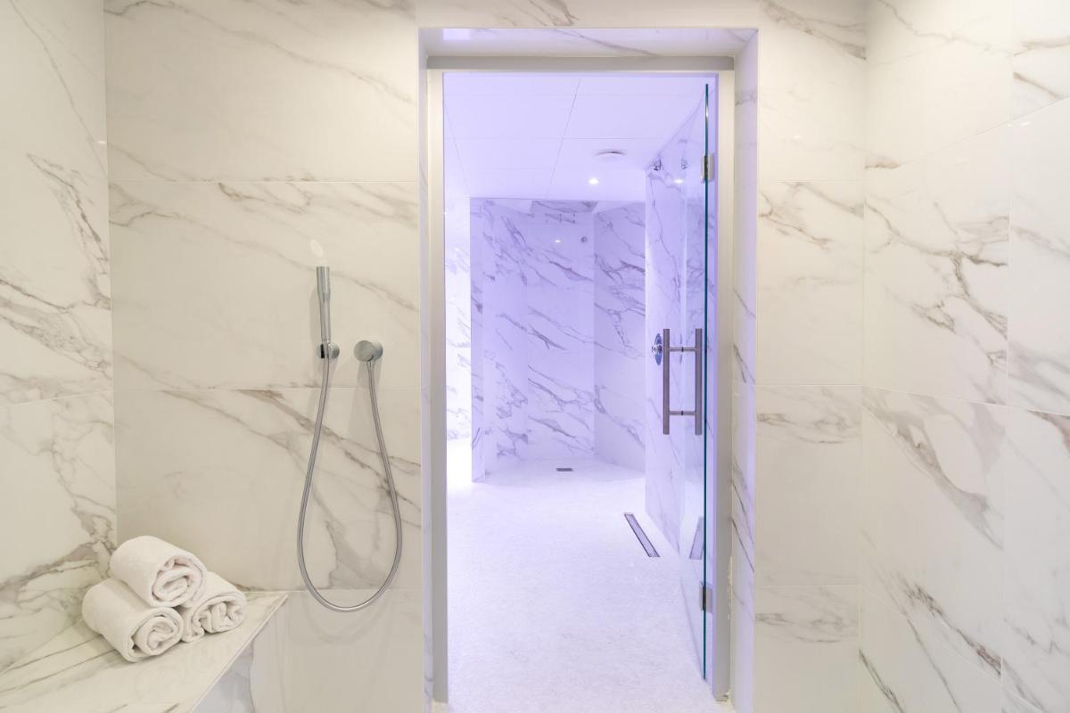 Salle de bains dans l'établissement 7Hotel&Spa