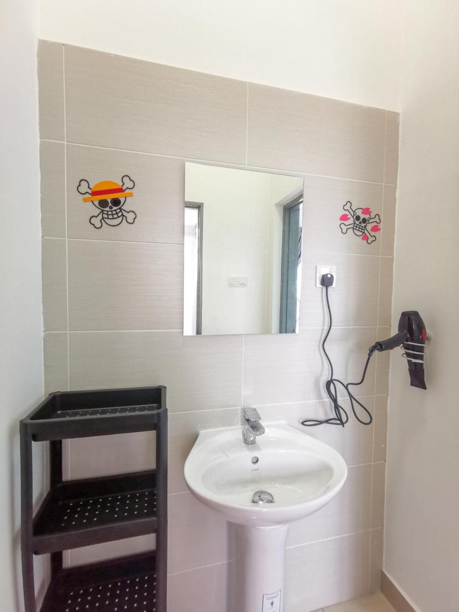 Manhattan One Piece Suite by Nest Home at Austin Heights - Housity