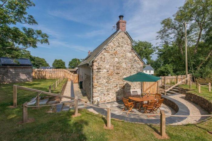 Whim Cottage - Housity