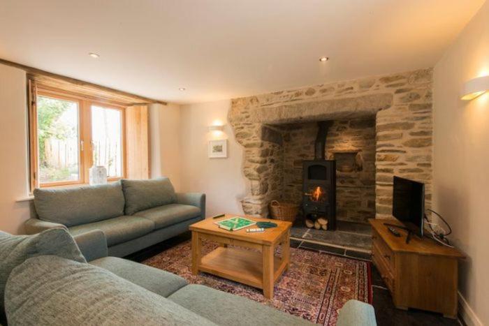 Whim Cottage - Housity