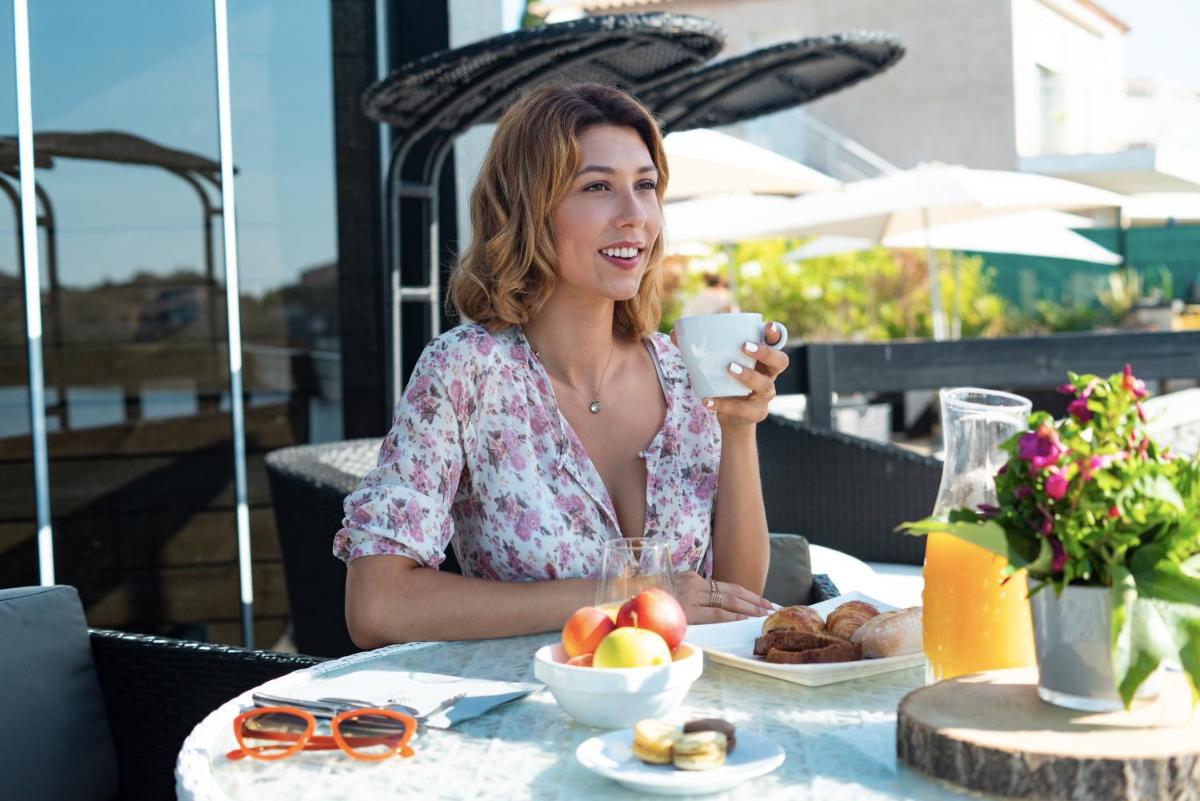Boissons dans l'établissement Hotel Le Phoebus Garden & Spa