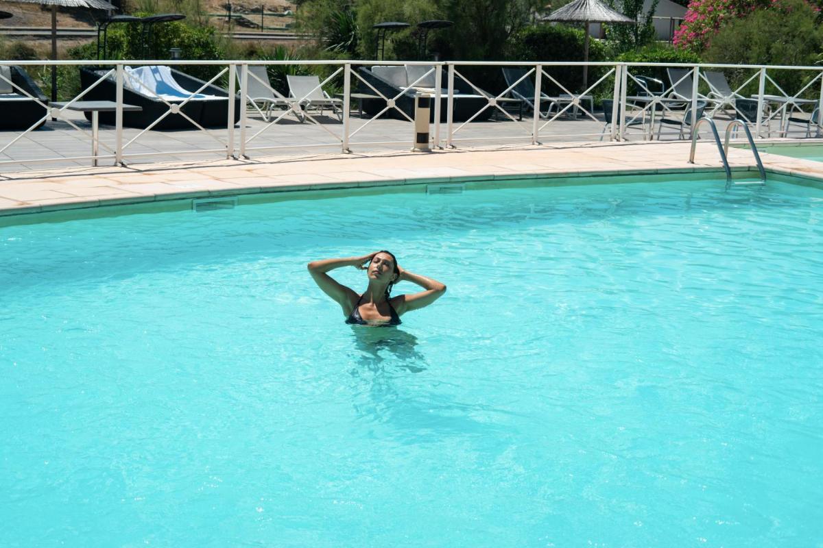 Piscine de l'établissement Hotel Le Phoebus Garden & Spa ou située à proximité