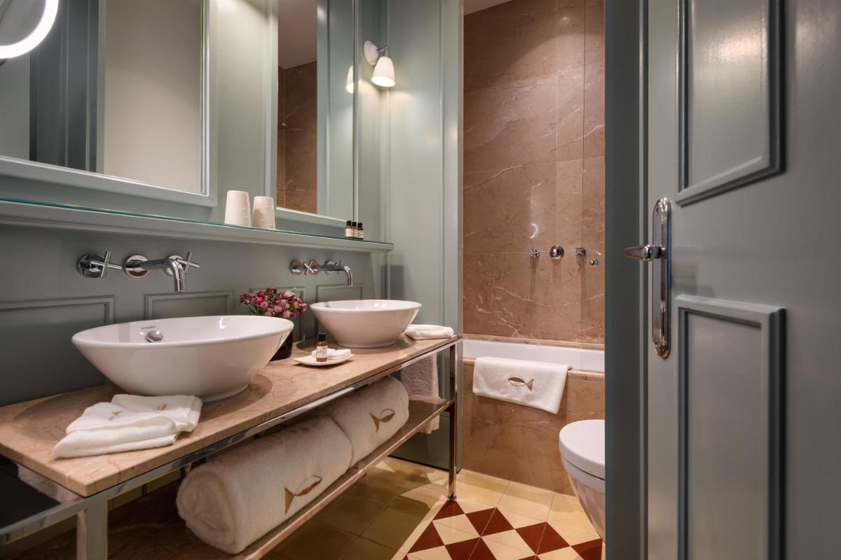 Uma casa de banho em Bairro Alto Hotel