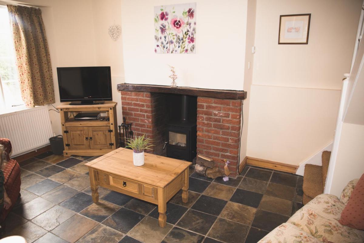 Cobbold Row Cottage, Stunning, Fully Equipped Property In Suffolk - Housity