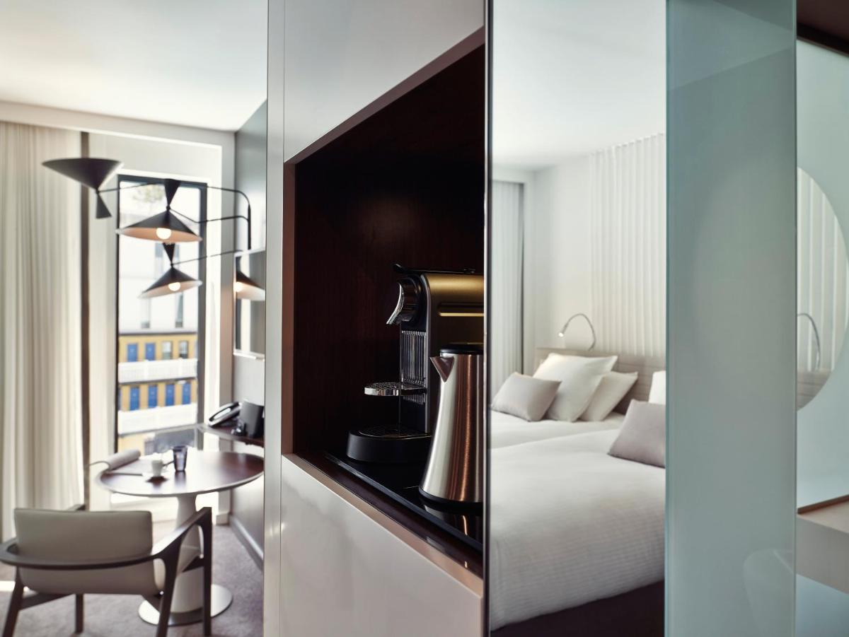 Un ou plusieurs lits dans un hébergement de l'établissement Molitor Hotel & Spa Paris - MGallery Collection