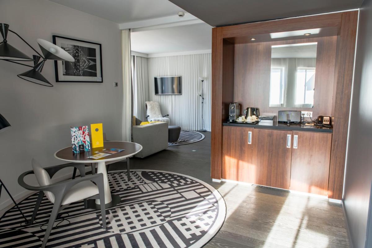 Cuisine ou kitchenette dans l'établissement Molitor Hotel & Spa Paris - MGallery Collection