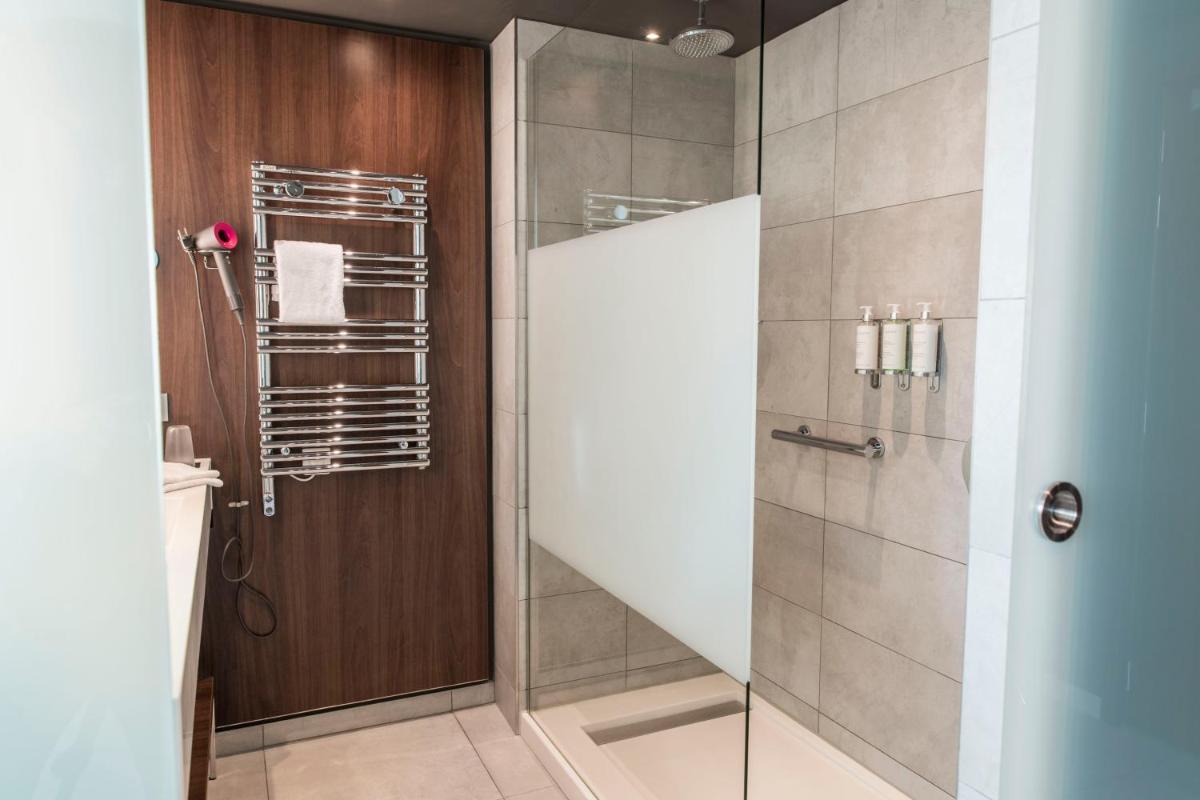 Salle de bains dans l'établissement Molitor Hotel & Spa Paris - MGallery Collection