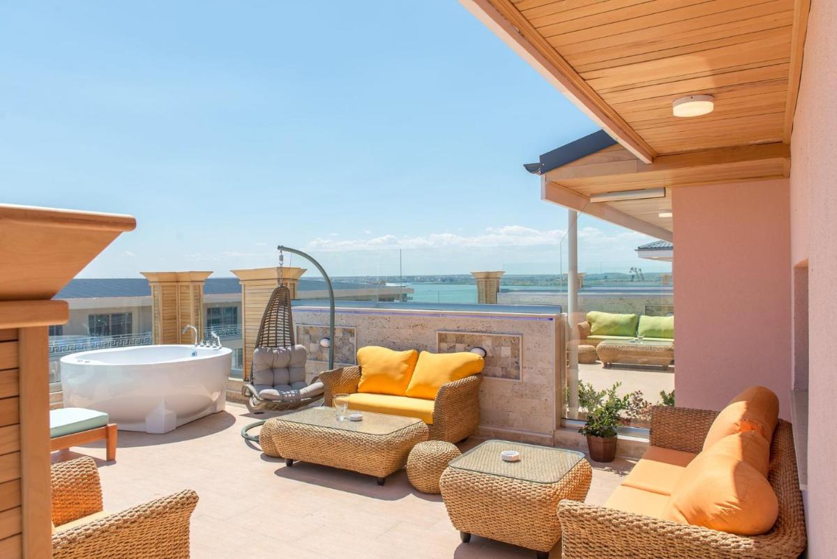 Phoenicia Royal Hotel - Housity