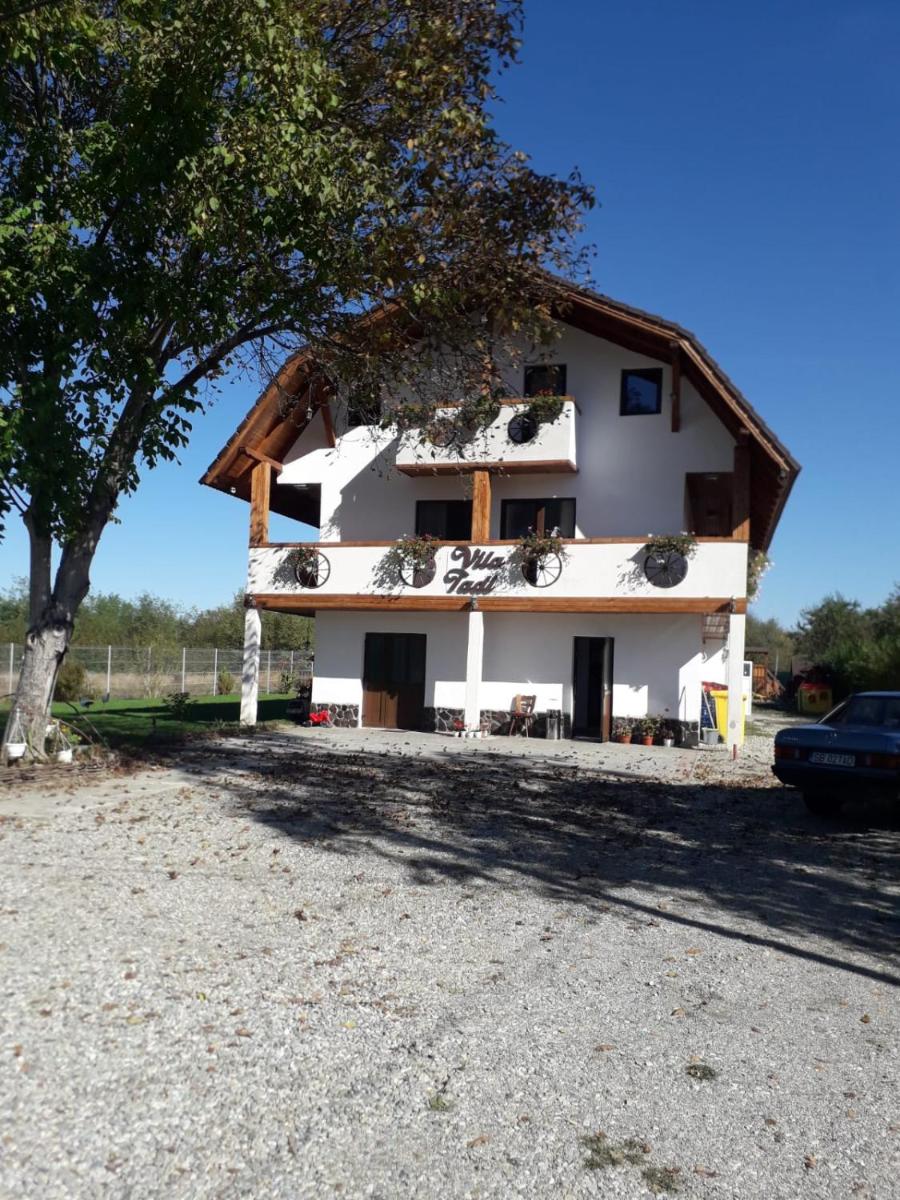 Vila Tadi - Housity