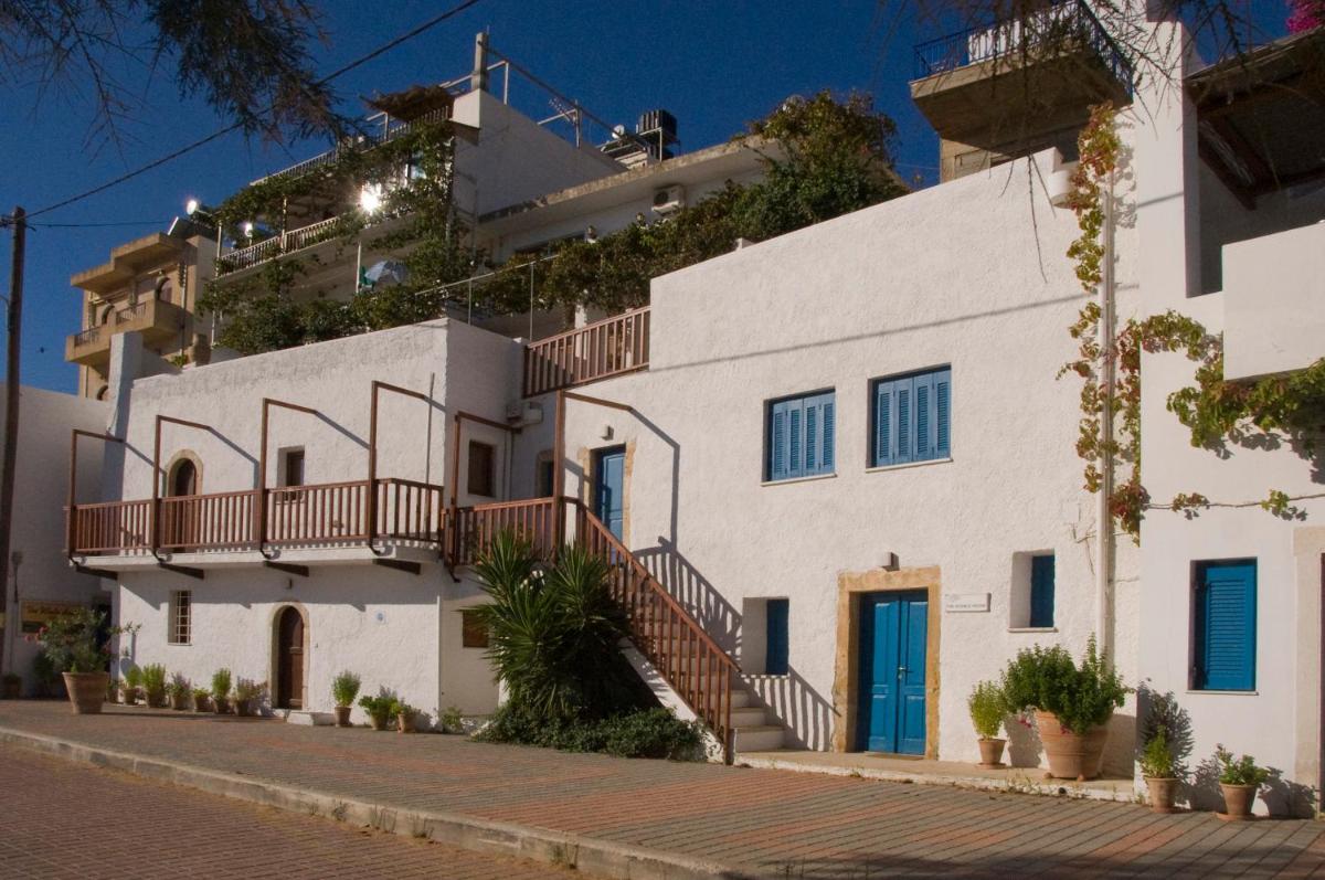 Τhe White Houses - Housity