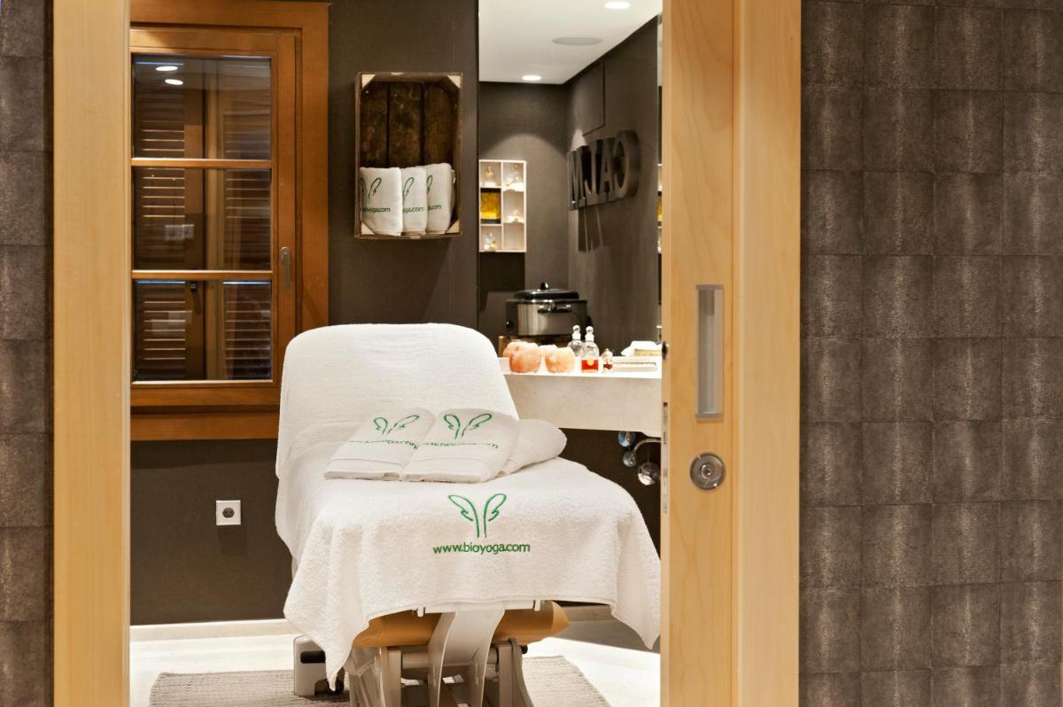 Imagen de la galería de El Lodge, Ski & Spa, en Sierra Nevada