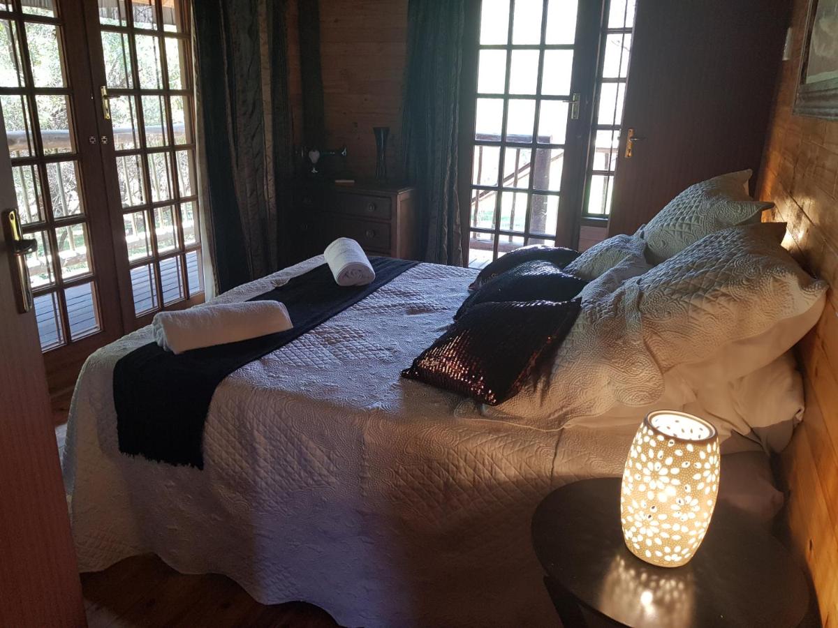 Cozy Wood Cabin at Plotville - Housity