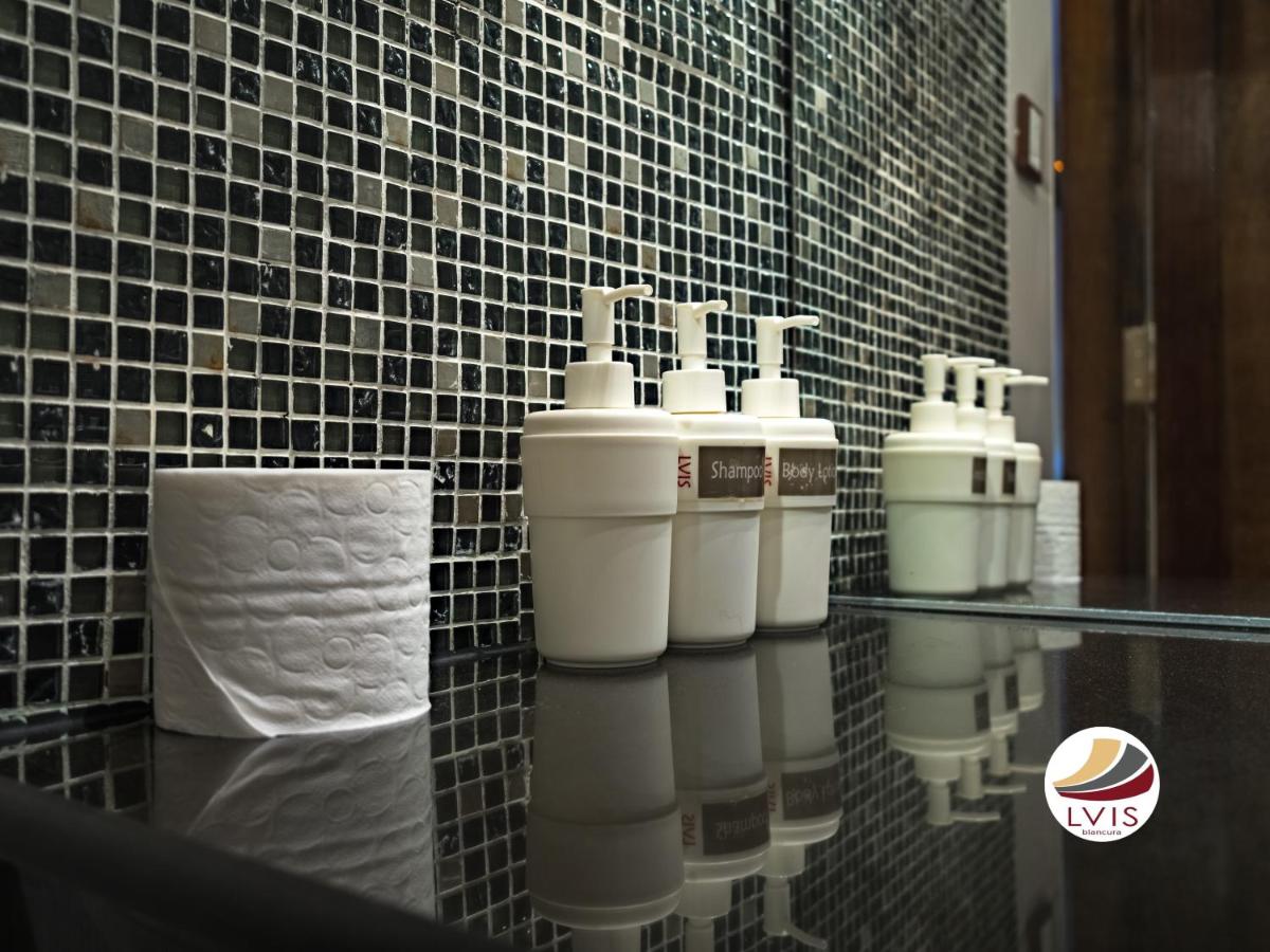 LVIS blancura Hotel - Housity