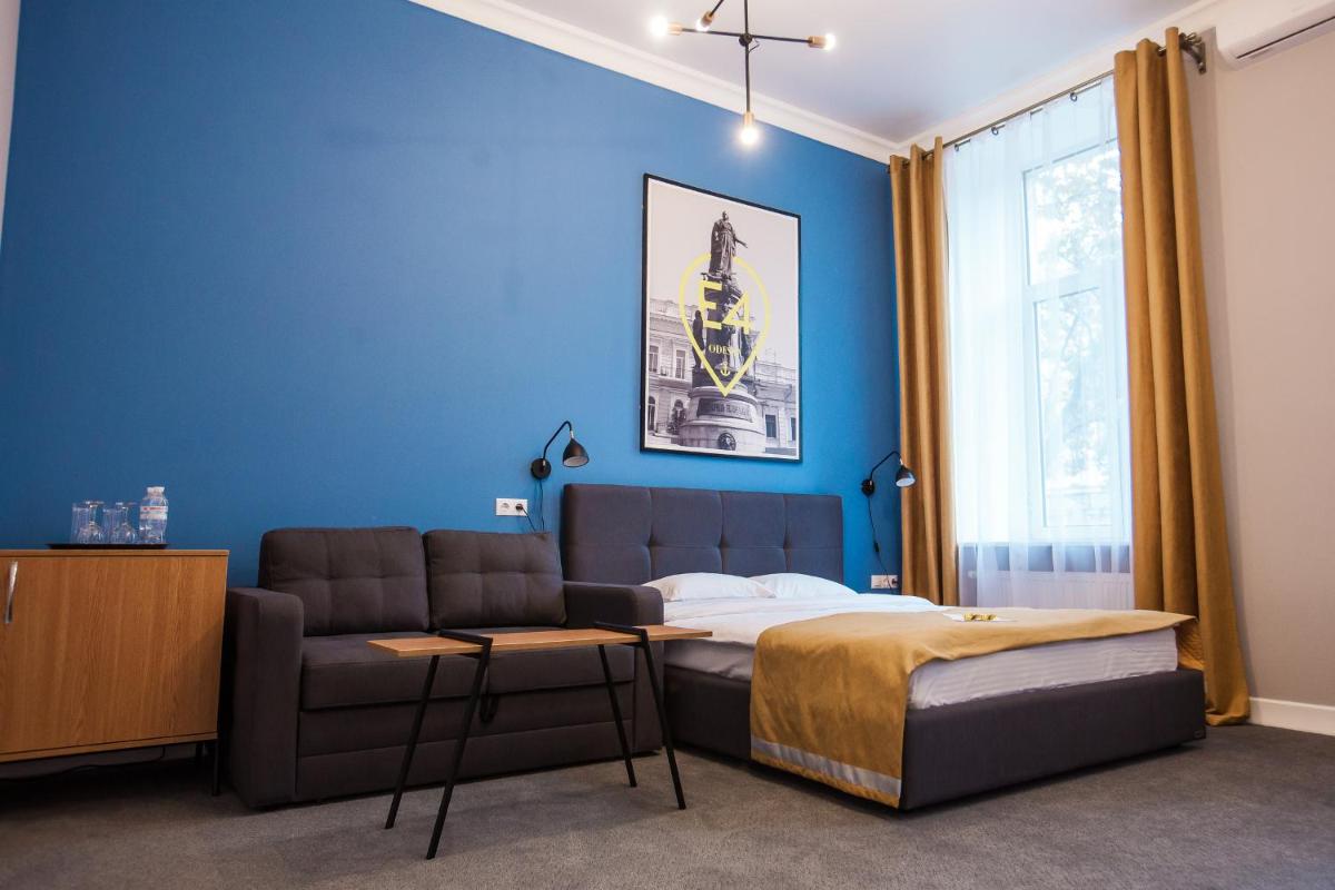 E4 Hotel - Housity