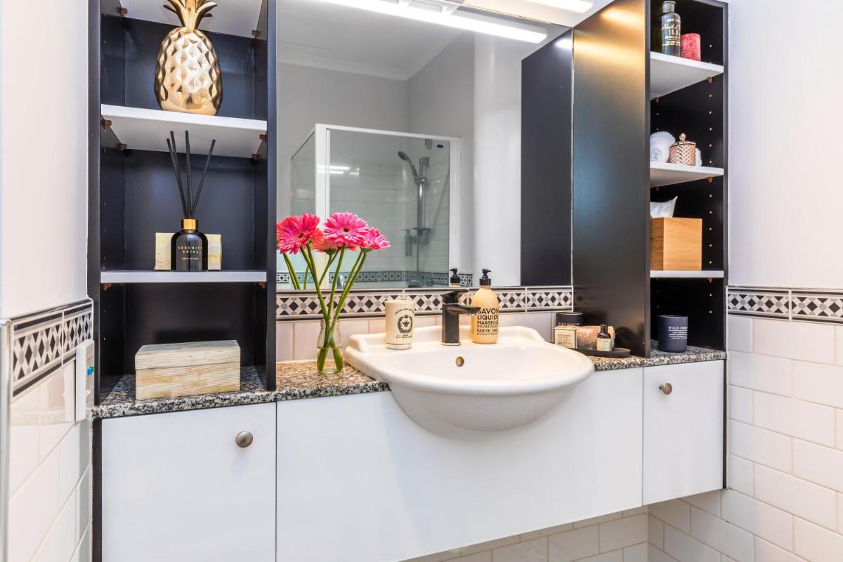 *Vibrant Viaduct Harbour Apartment with Balcony & Best Location* Auckland - Housity