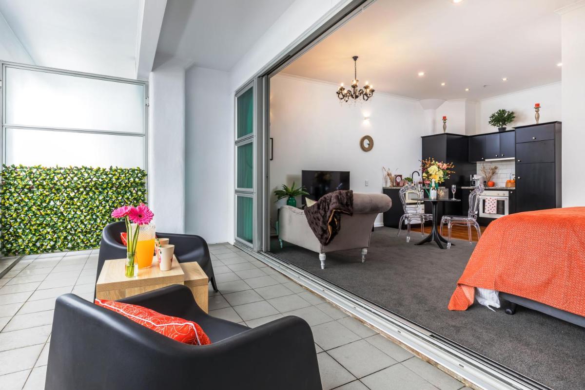 *Vibrant Viaduct Harbour Apartment with Balcony & Best Location* Auckland - Housity