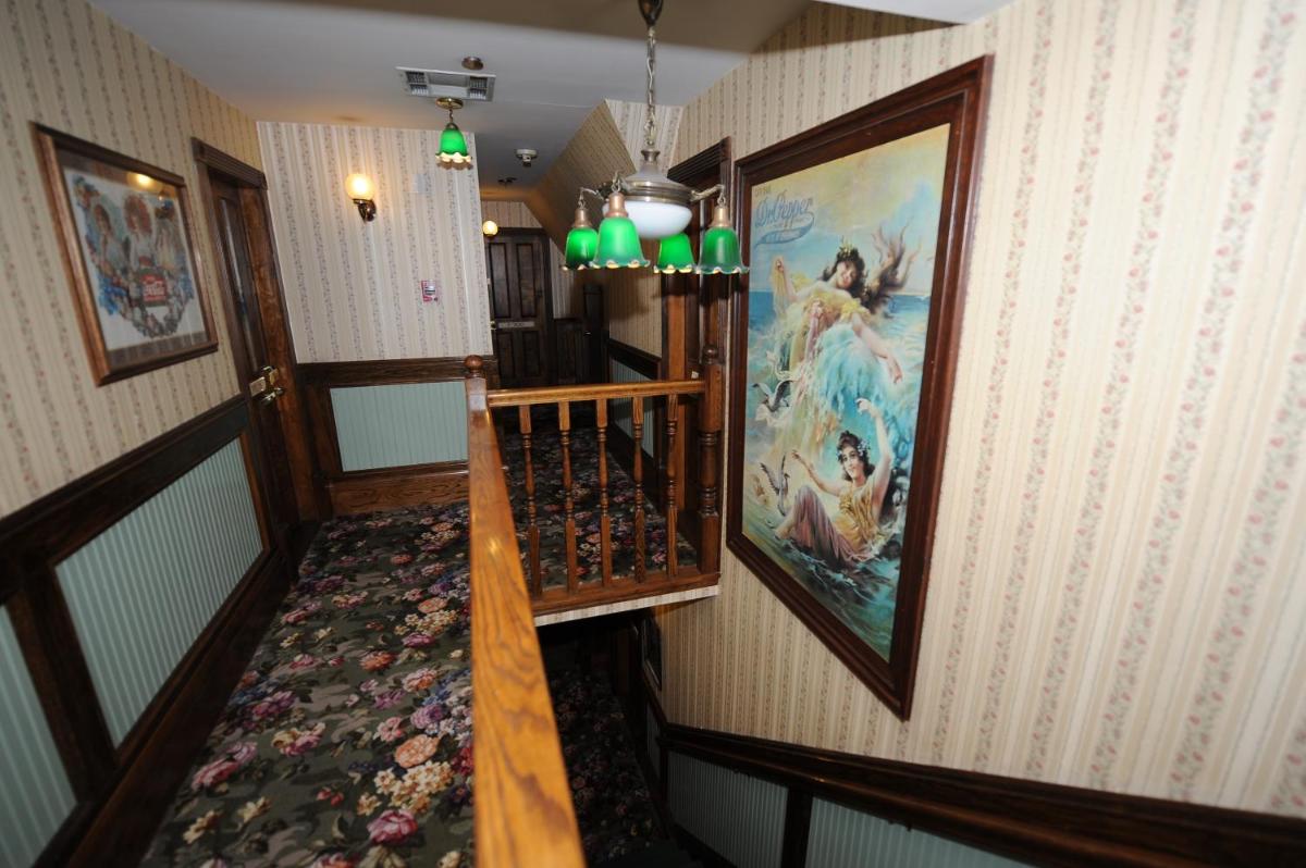 Saddleback Inn at Lake Arrowhead - Housity