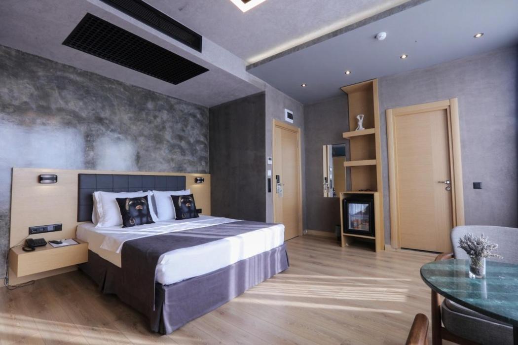 Red Stone Hotel - Housity