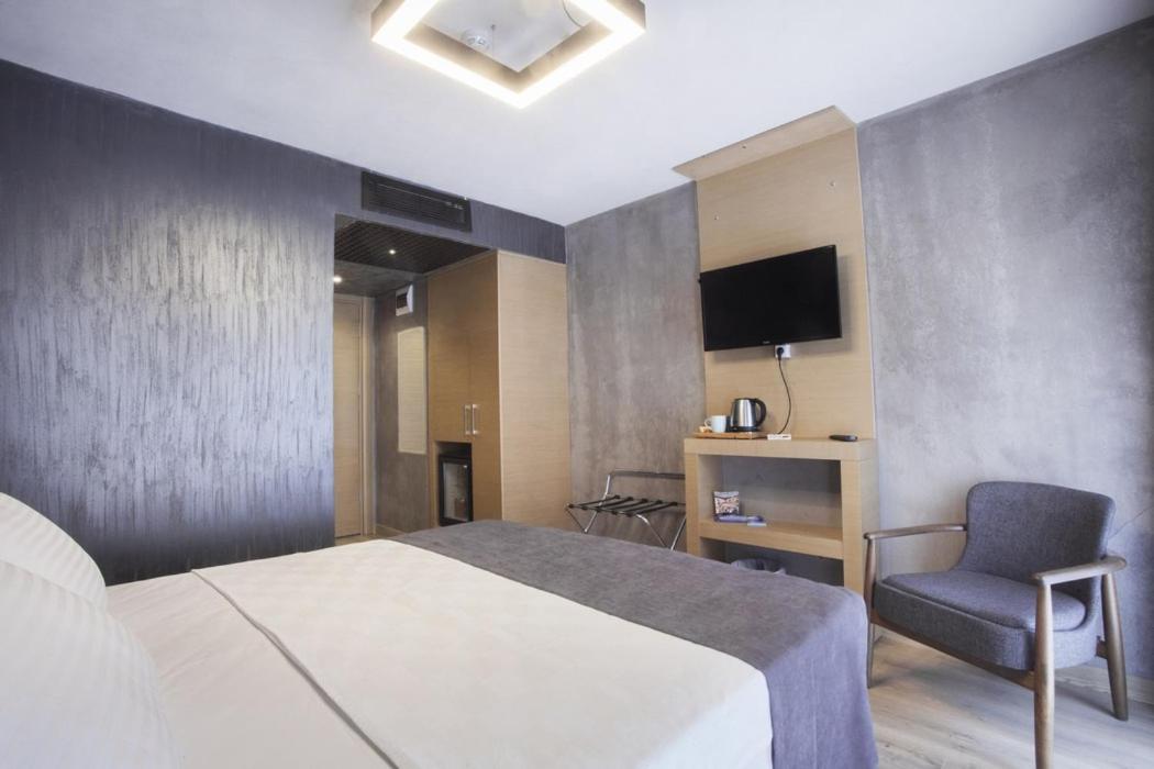 Red Stone Hotel - Housity
