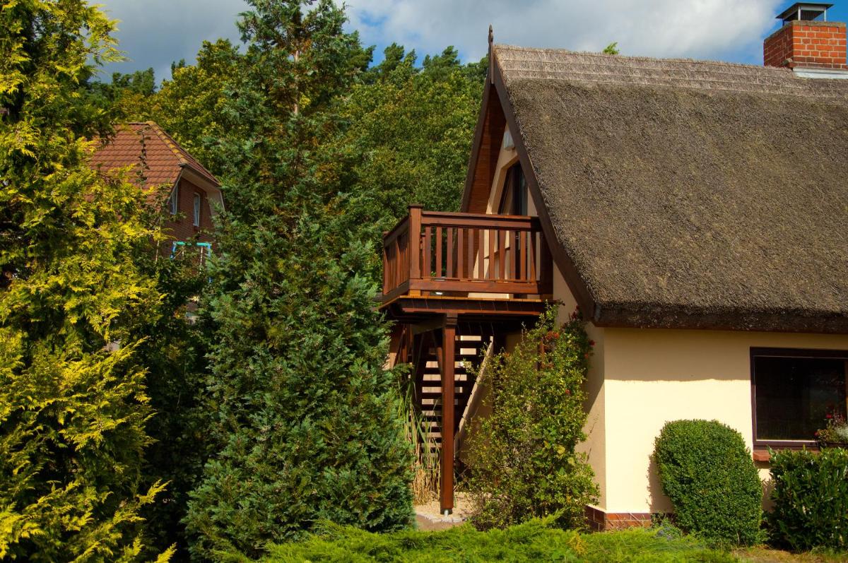 WG Bernstein - Reetdachhaus - Ruhe und Seeblick - Housity