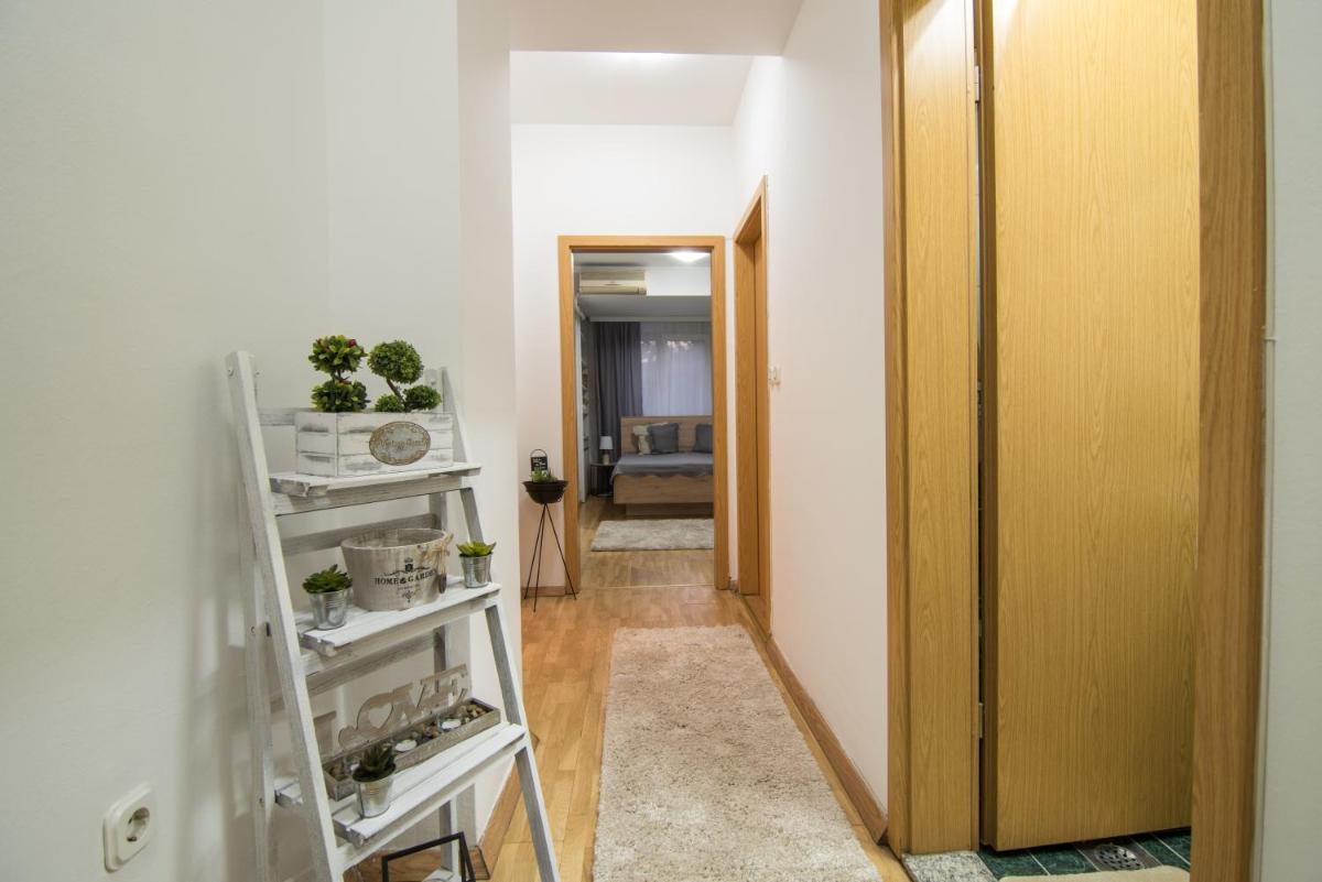 M Place - Housity