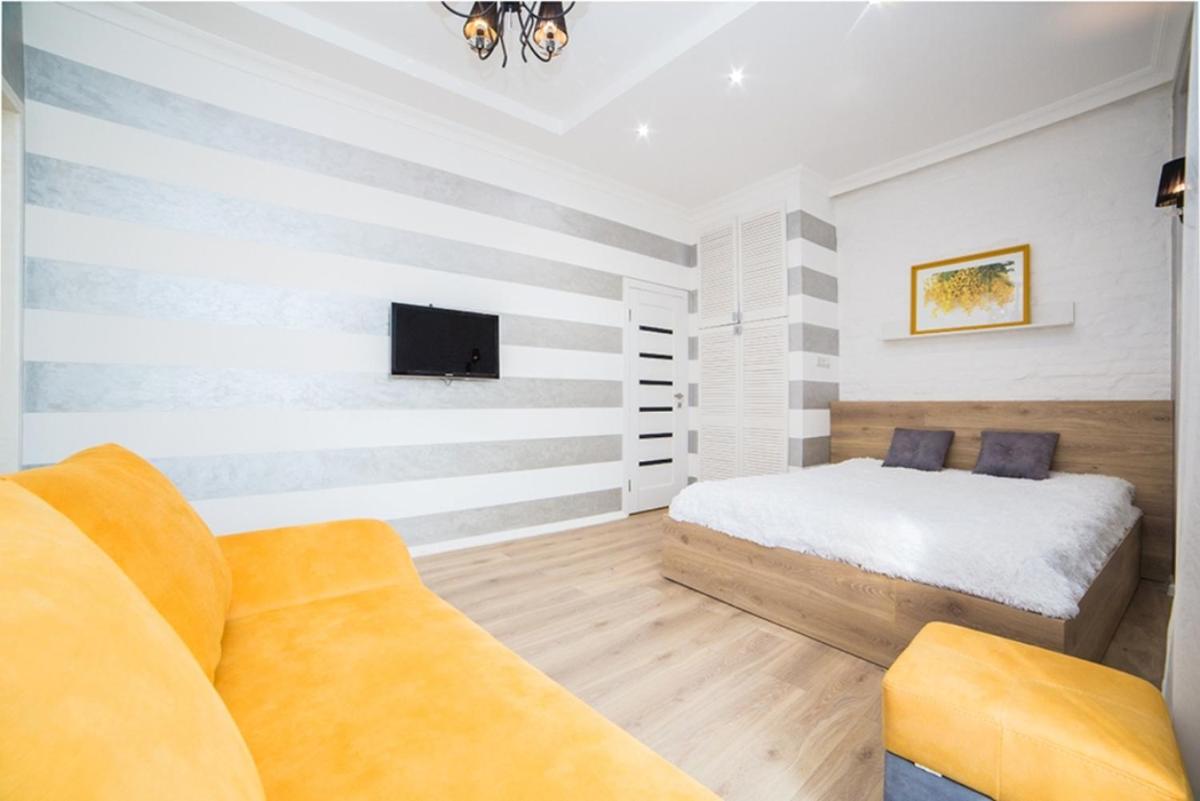 Miskevycha Square Apartment- 2 minutes to the Opera House and Market Square - Housity