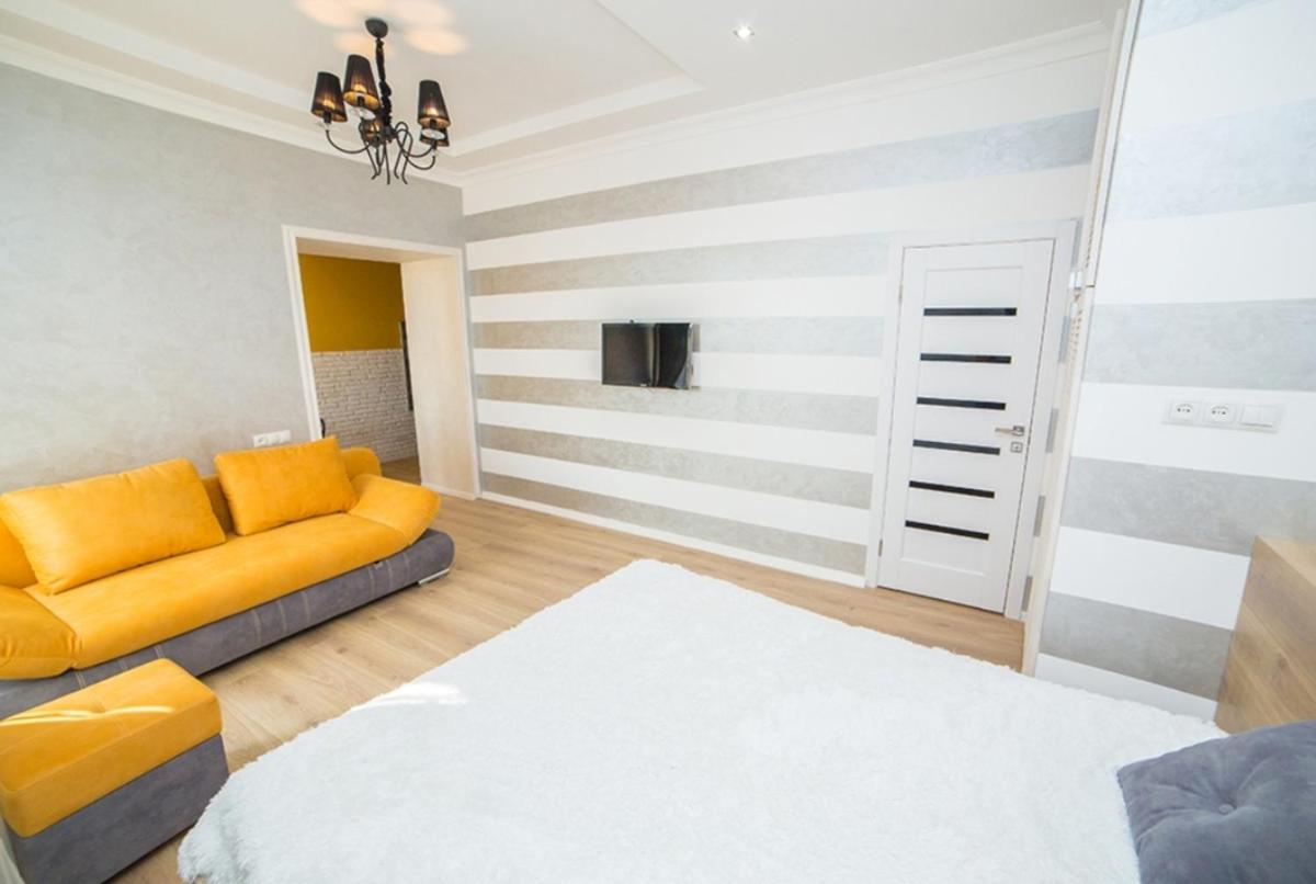 Miskevycha Square Apartment- 2 minutes to the Opera House and Market Square - Housity