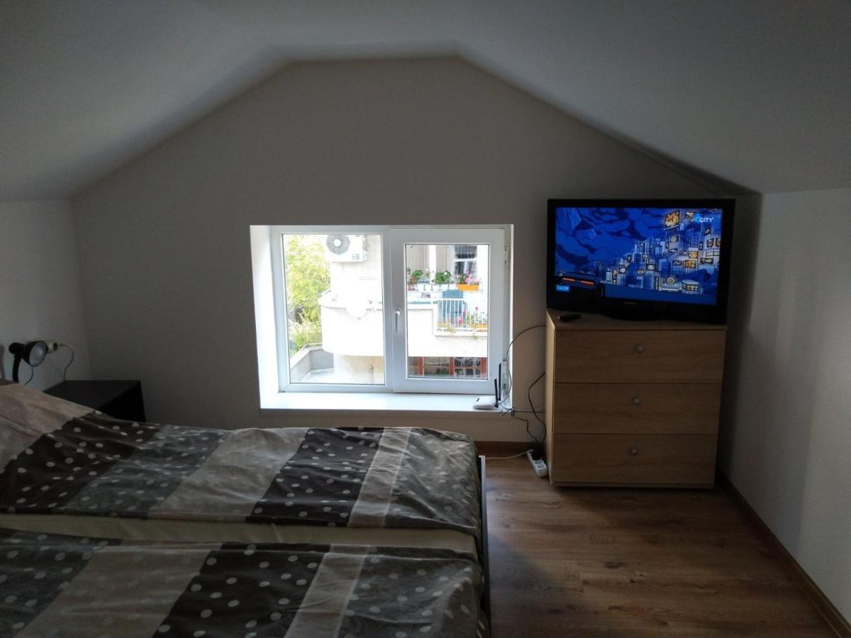 Самостоятелен етаж от къща за гости - Housity