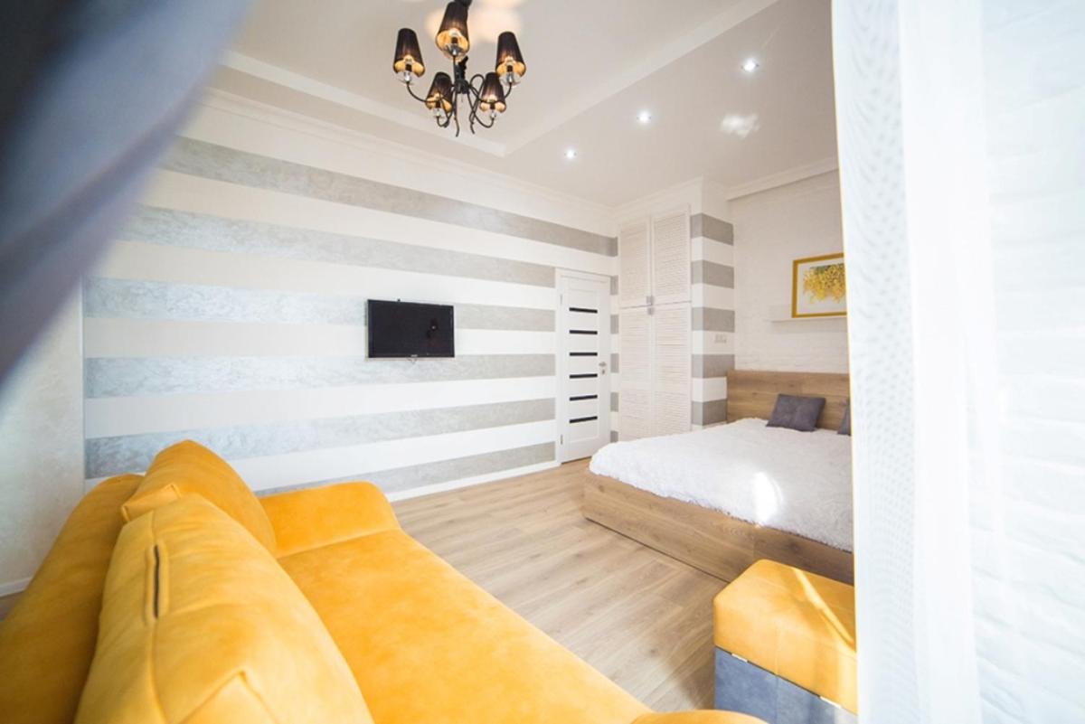 Miskevycha Square Apartment- 2 minutes to the Opera House and Market Square - Housity