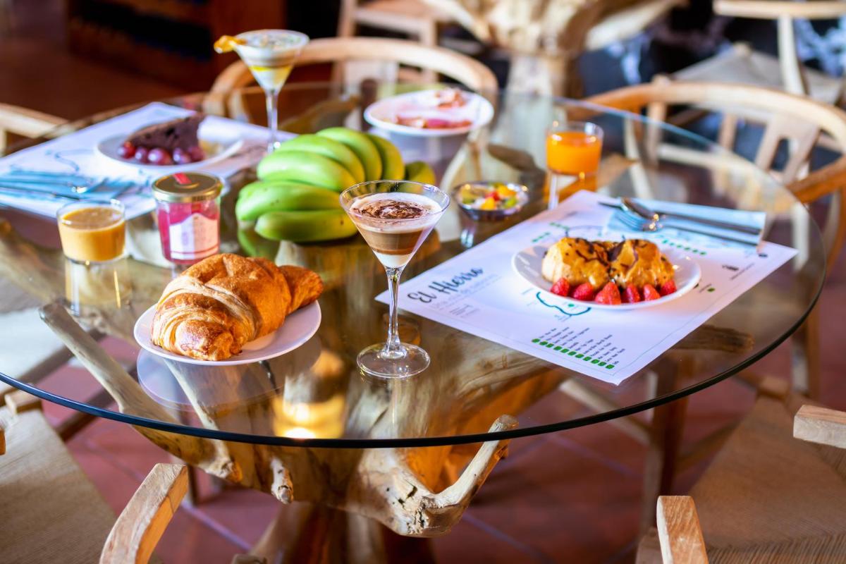 Comida en o cerca de este hotel