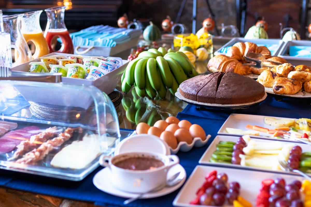 Comida en o cerca de este hotel