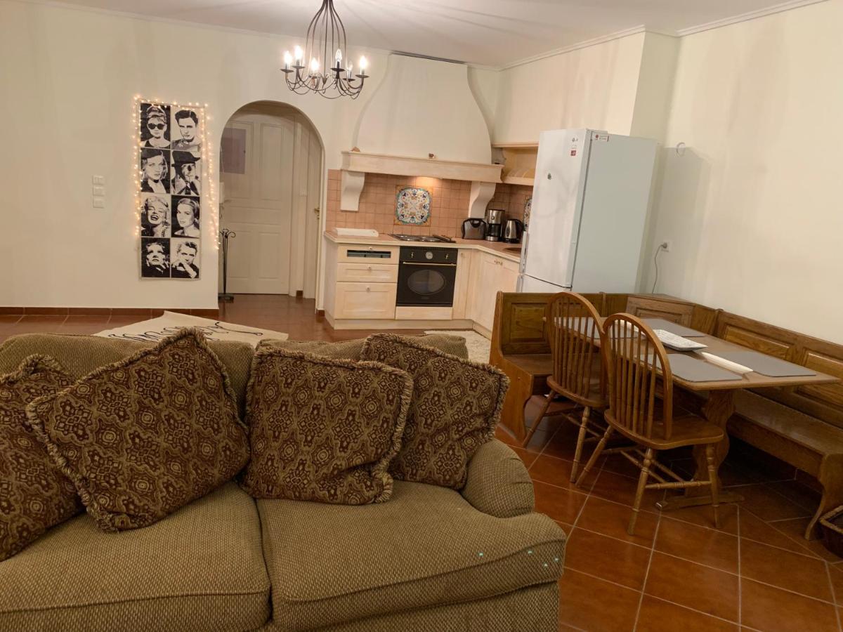 Suitetrails - Beautiful Comfortable Guest House in Kifissia