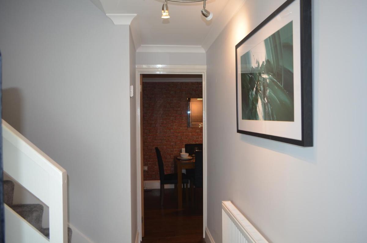 Mundy House - Housity