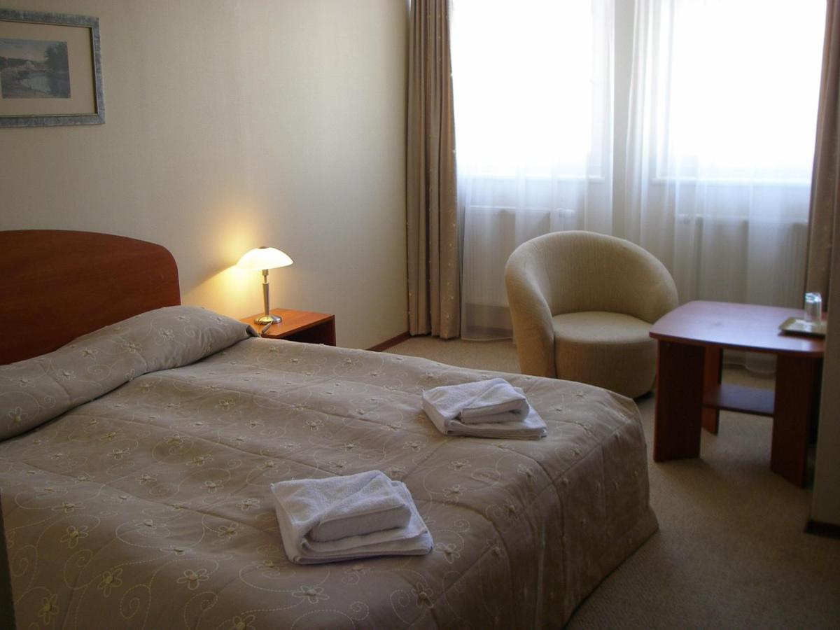 Deims Hotel - Housity