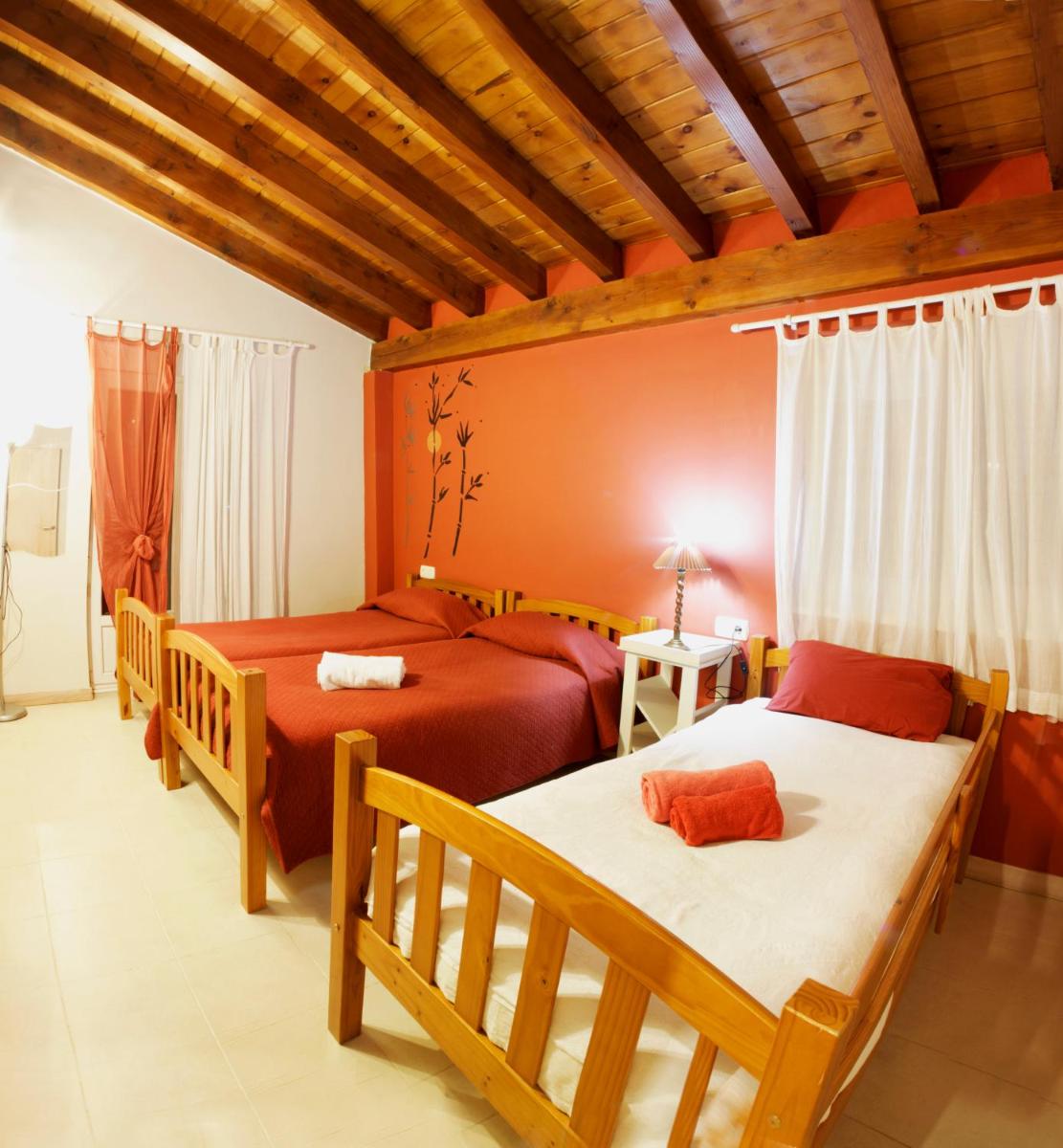 Casa rural LLOSA Planta PRIMERA y Planta BAJA - Housity