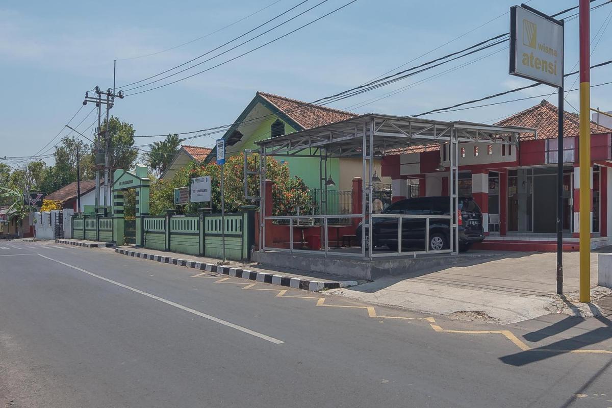 RedDoorz Plus near Alun Alun Kuningan - Housity