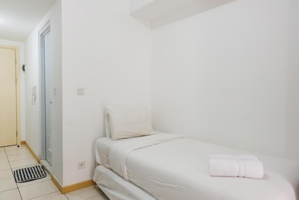 Cozy Room Studio Apartment M-Town Residence By Travelio - Housity