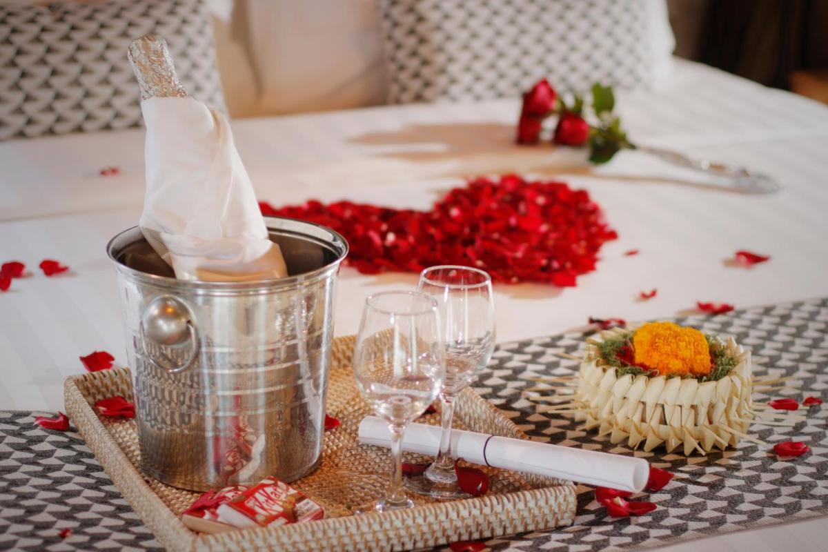 The Sender Pool Suites - Housity