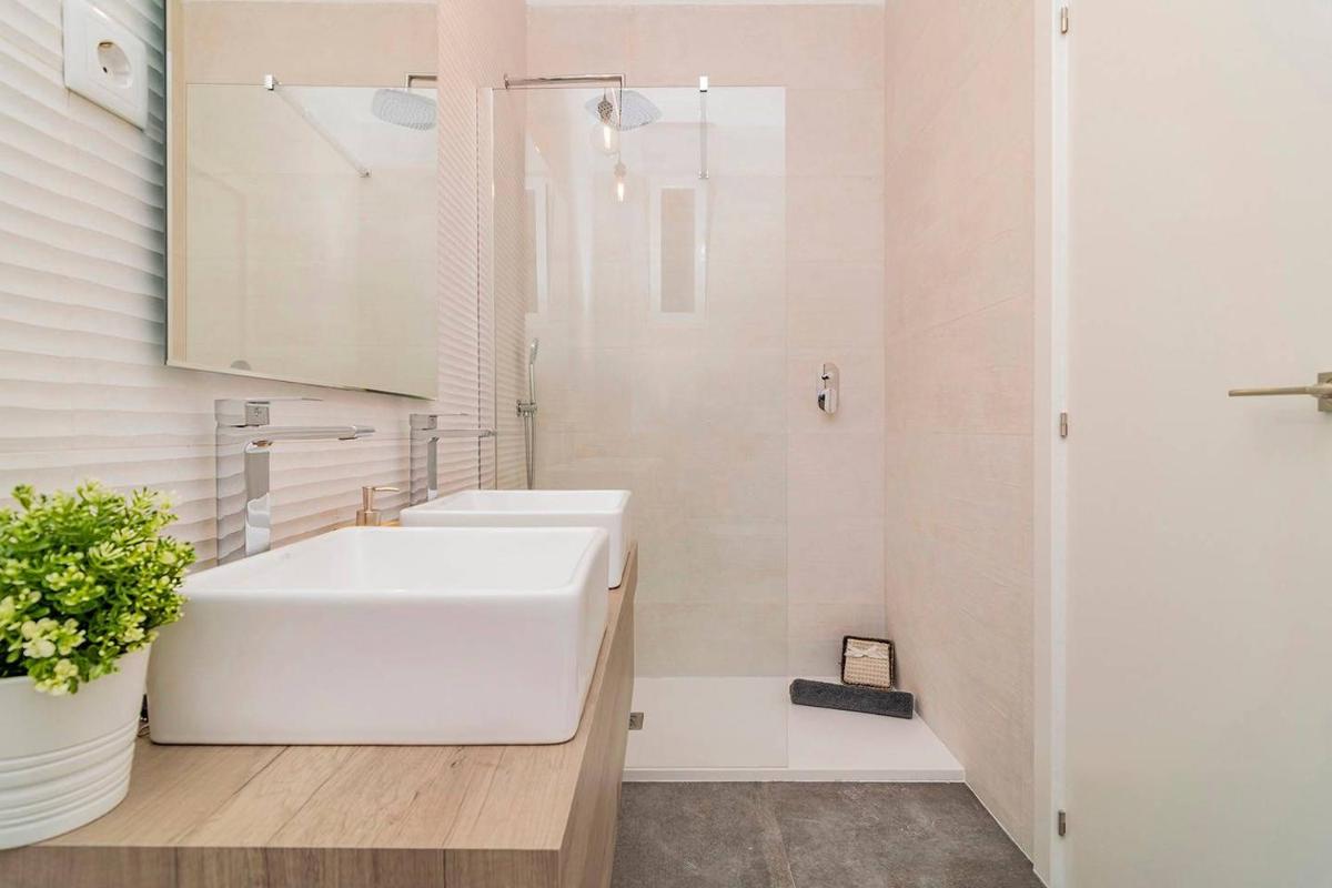 Apartment with Balconies in La Latina by Batuecas - Housity