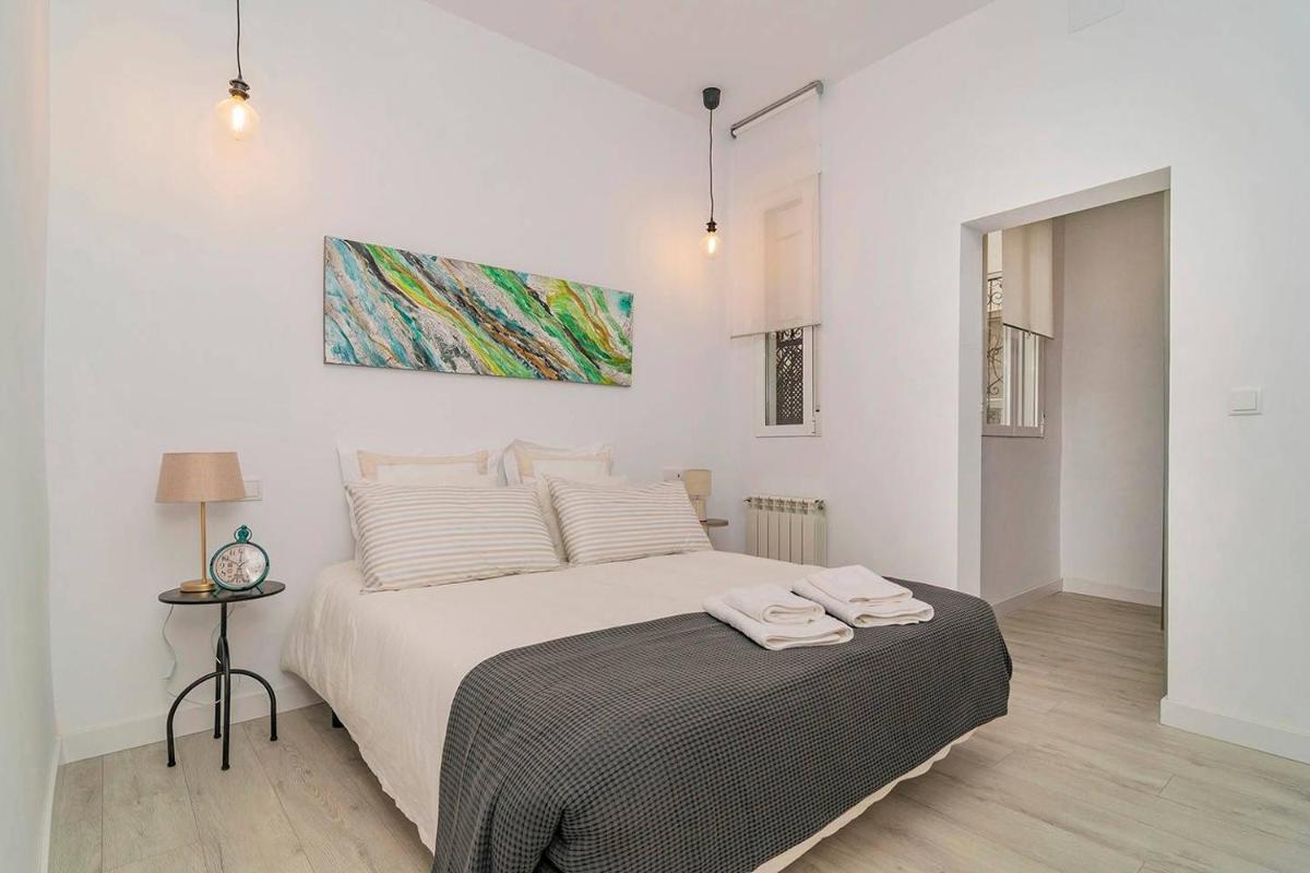 Apartment with Balconies in La Latina by Batuecas - Housity