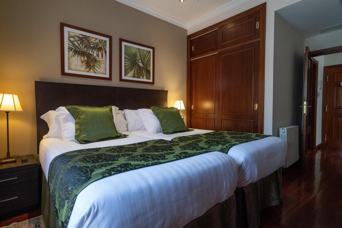 Cama o camas de una habitación en Laguna Nivaria Hotel & Spa